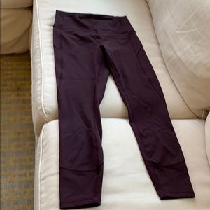 Lululemon In Movement Tight 25” Garnet sz 8